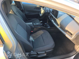 2023 Toyota Prius LE – miniatura 8