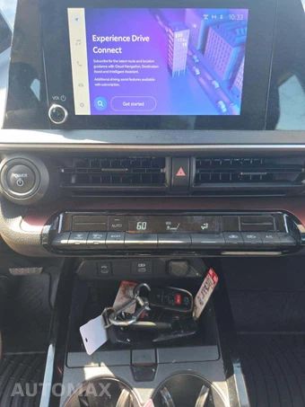 2023 Toyota Prius Prime SE - miniatura 10