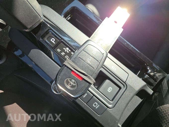 2023 Toyota Prius XLE - miniatura 8