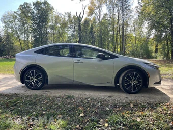 2023 Toyota Prius XLE - miniatura 4