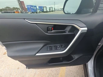 2023 Toyota RAV4 Hybrid LE - miniatura 15