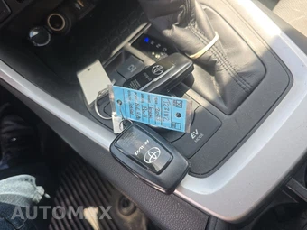 2023 Toyota RAV4 Hybrid XLE - miniatura 14