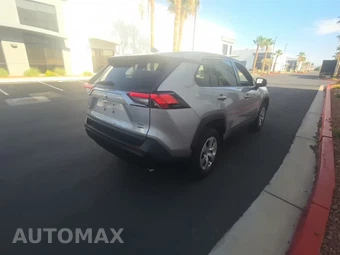 2023 Toyota RAV4 LE - miniatura 4
