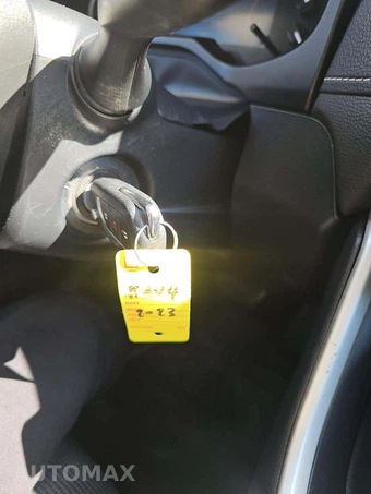 2023 Toyota RAV4 LE - miniatura 5