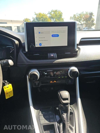 2023 Toyota RAV4 LE - miniatura 7