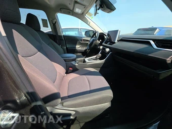 2023 Toyota RAV4 LE - miniatura 8