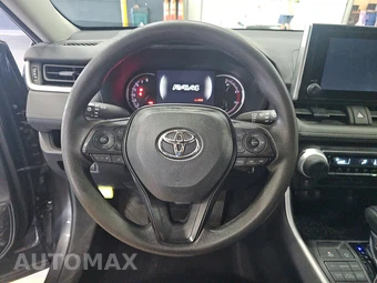 2023 Toyota RAV4 LE - miniatura 10