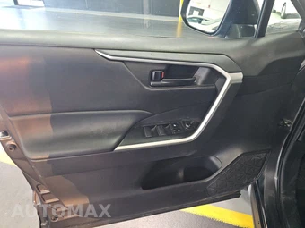 2023 Toyota RAV4 LE - miniatura 9