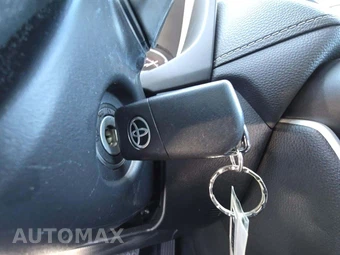 2023 Toyota RAV4 LE – miniatura 8