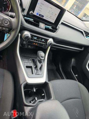 2023 Toyota RAV4 LE – miniatura 10