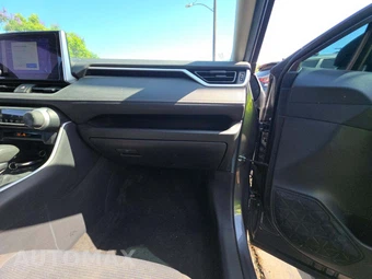 2023 Toyota RAV4 LE - miniatura 19
