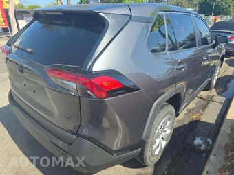 2023 Toyota RAV4 LE - miniatura 3