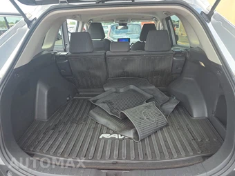 2023 Toyota RAV4 LE - miniatura 16