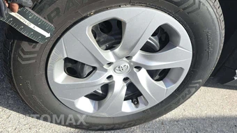 2023 Toyota RAV4 LE - miniatura 25