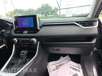 2023 Toyota RAV4 LE - miniatura 19