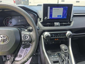 2023 Toyota RAV4 LE - miniatura 10