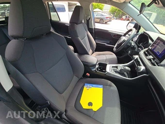 2023 Toyota RAV4 LE - miniatura 18