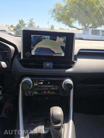 2023 Toyota RAV4 LE - miniatura 10