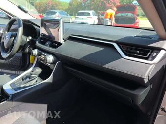 2023 Toyota RAV4 LE - miniatura 19