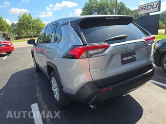 2023 Toyota RAV4 LE - miniatura 2