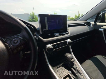 2023 Toyota RAV4 LE - miniatura 10