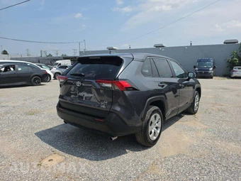2023 Toyota RAV4 LE - miniatura 3