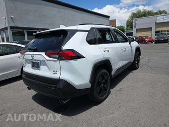 2023 Toyota RAV4 XLE – miniatura 3