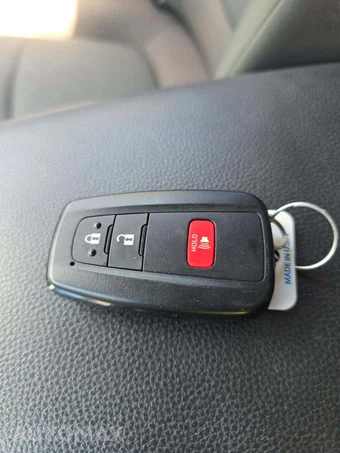 2023 Toyota RAV4 XLE – miniatura 8