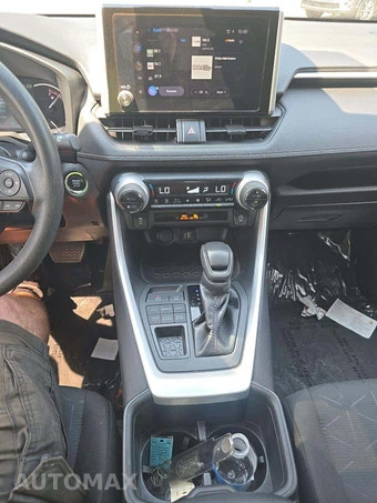 2023 Toyota RAV4 XLE – miniatura 10