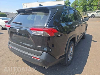 2023 Toyota RAV4 XLE – miniatura 3