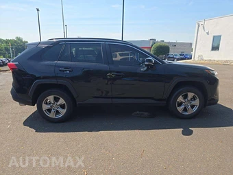 2023 Toyota RAV4 XLE – miniatura 4