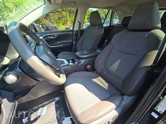 2023 Toyota RAV4 XLE – miniatura 6