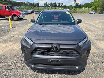 2023 Toyota RAV4 XLE – miniatura 2