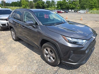 2023 Toyota RAV4 XLE – miniatura 3