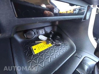2023 Toyota RAV4 XLE - miniatura 5