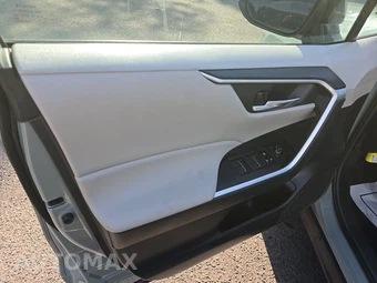 2023 Toyota RAV4 XLE - miniatura 9