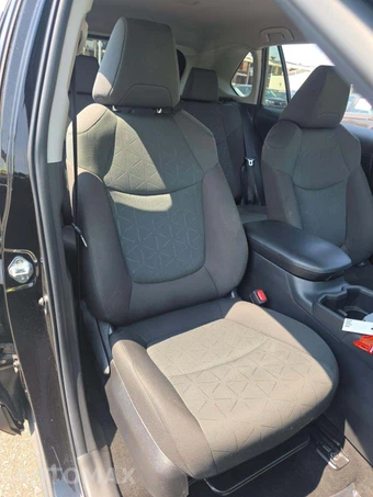 2023 Toyota RAV4 XLE - miniatura 18