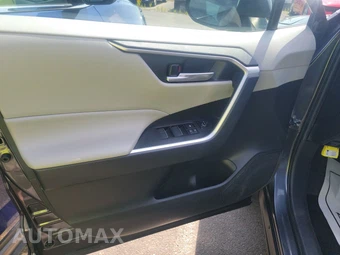2023 Toyota RAV4 XLE – miniatura 9