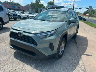2023 Toyota RAV4 XLE - miniatura 3