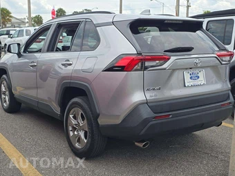 2023 Toyota RAV4 XLE – miniatura 2