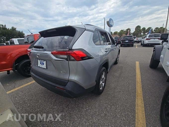 2023 Toyota RAV4 XLE – miniatura 3