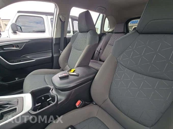 2023 Toyota RAV4 XLE – miniatura 8