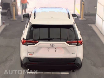 2023 Toyota RAV4 XLE - miniatura 5
