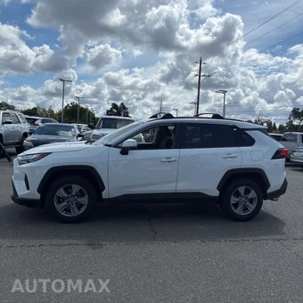 2023 Toyota RAV4 XLE - miniatura 2