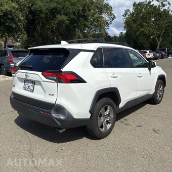 2023 Toyota RAV4 XLE - miniatura 5