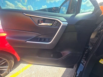 2023 Toyota RAV4 XLE Premium – miniatura 9