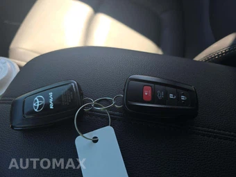 2023 Toyota RAV4 XLE Premium - miniatura 8