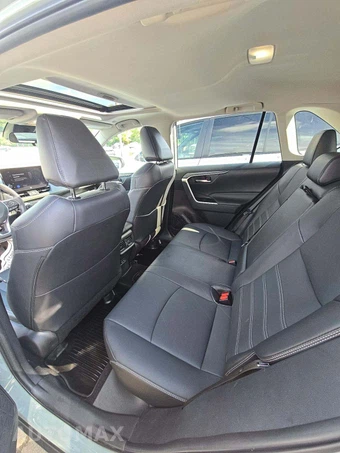 2023 Toyota RAV4 XLE Premium - miniatura 13