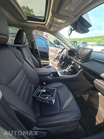 2023 Toyota RAV4 XLE Premium - miniatura 18