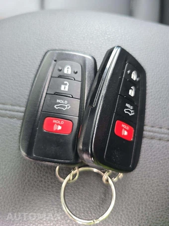 2023 Toyota RAV4 XLE Premium - miniatura 8